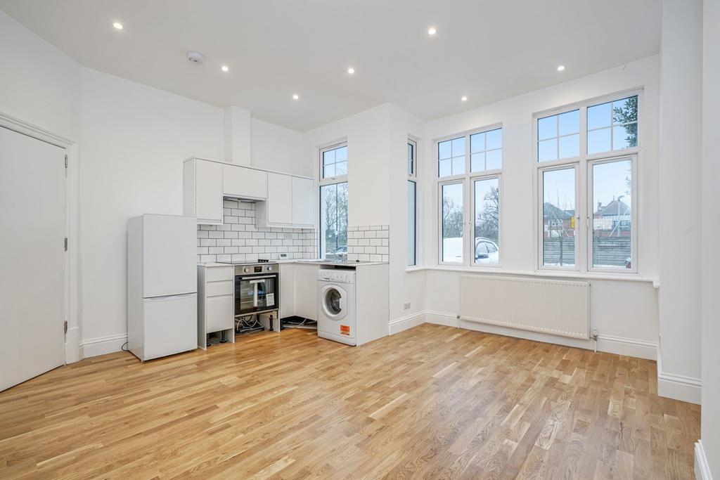 Lynton Road, Acton, London, W3 1 bed flat £1,200 pcm (£277 pw)