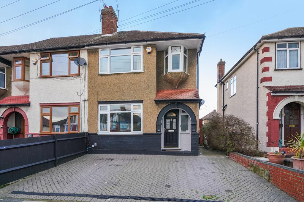 Castle Road, Northolt, UB5 3 bed end of terrace house £525,000