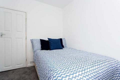 25 Elderberry Road, London, W5 4AN