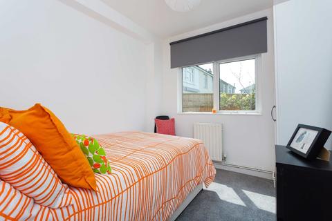 25 Elderberry Road, London, W5 4AN