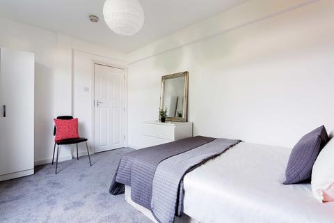 25 Elderberry Road, London, W5 4AN