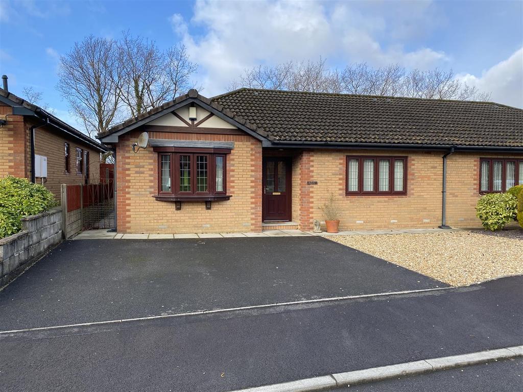 Woodlands Park, Betws, Ammanford 2 bed semidetached bungalow £189,995