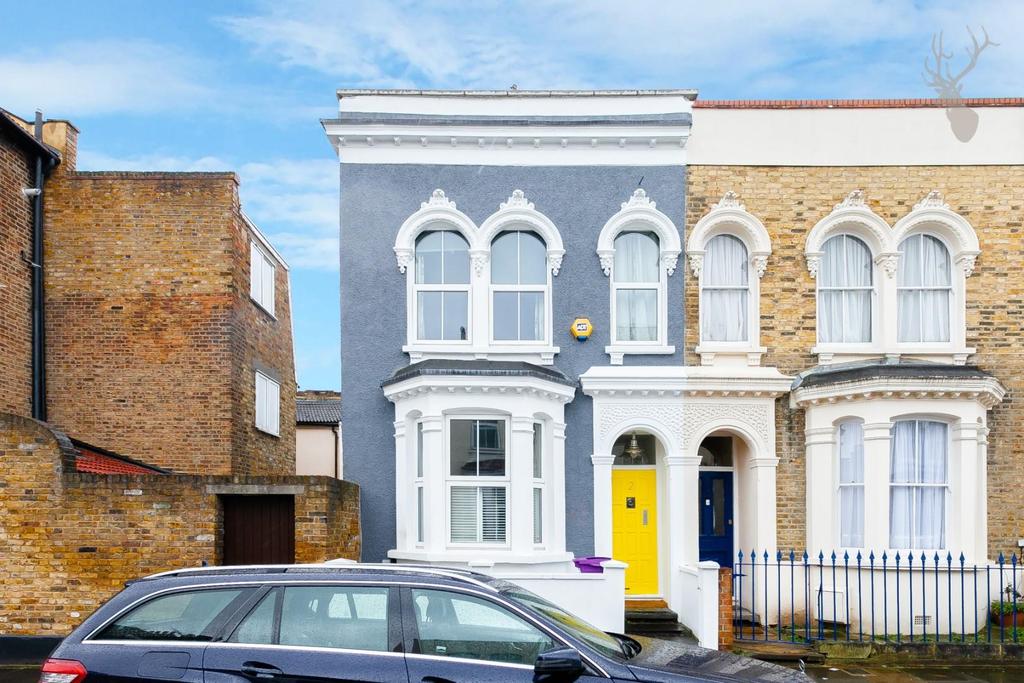 Strahan Road, London, E3 3 bed end of terrace house £2,700 pcm (£623 pw)
