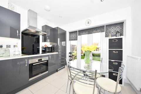 24 Yardley Way, Bishops Tachbrook, Leamington Spa, CV33 9SU