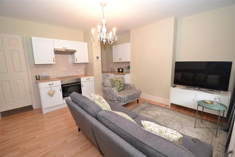 10 Knights Fold, Bradford, BD7 3DR
