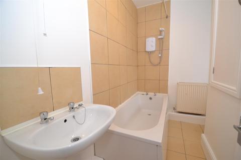 10 Knights Fold, Bradford, BD7 3DR