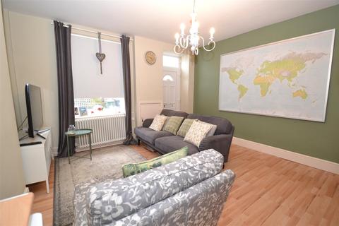 10 Knights Fold, Bradford, BD7 3DR