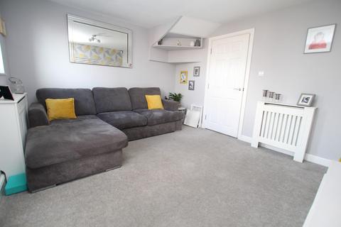 4a Abbotside Close, Bradford, BD10 8DL
