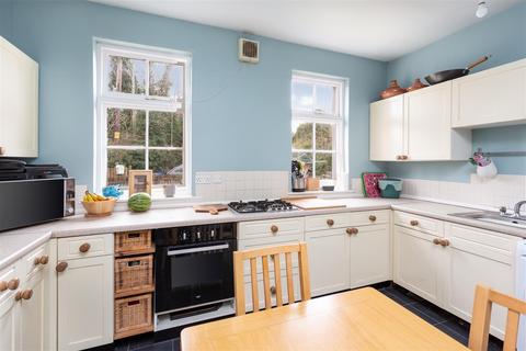 8 Bridgeton Brae, Almondbank, Perth, PH1 3JZ