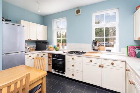 8 Bridgeton Brae, Almondbank, Perth, PH1 3JZ