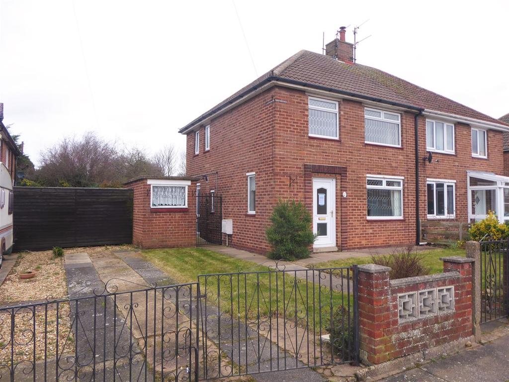 11 Lisburn Grove, Grimsby DN33 2DF 3 bed semidetached house £129,950