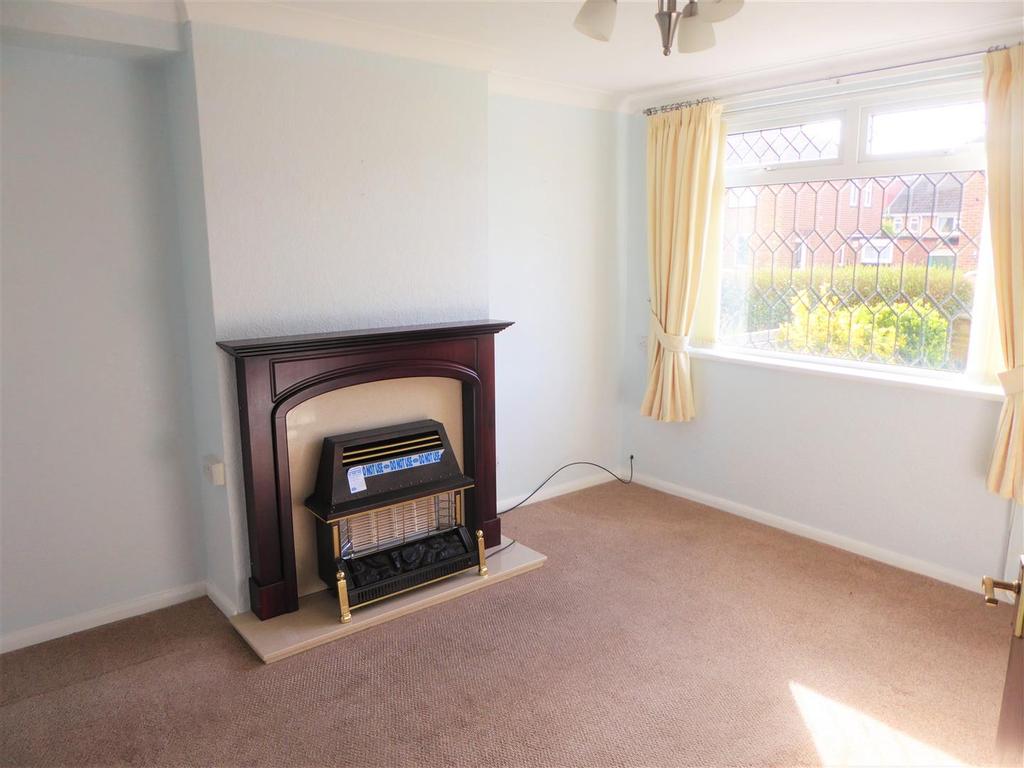 11 Lisburn Grove, Grimsby DN33 2DF 3 bed semidetached house £129,950