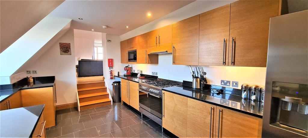 Kitchen 2.jpg