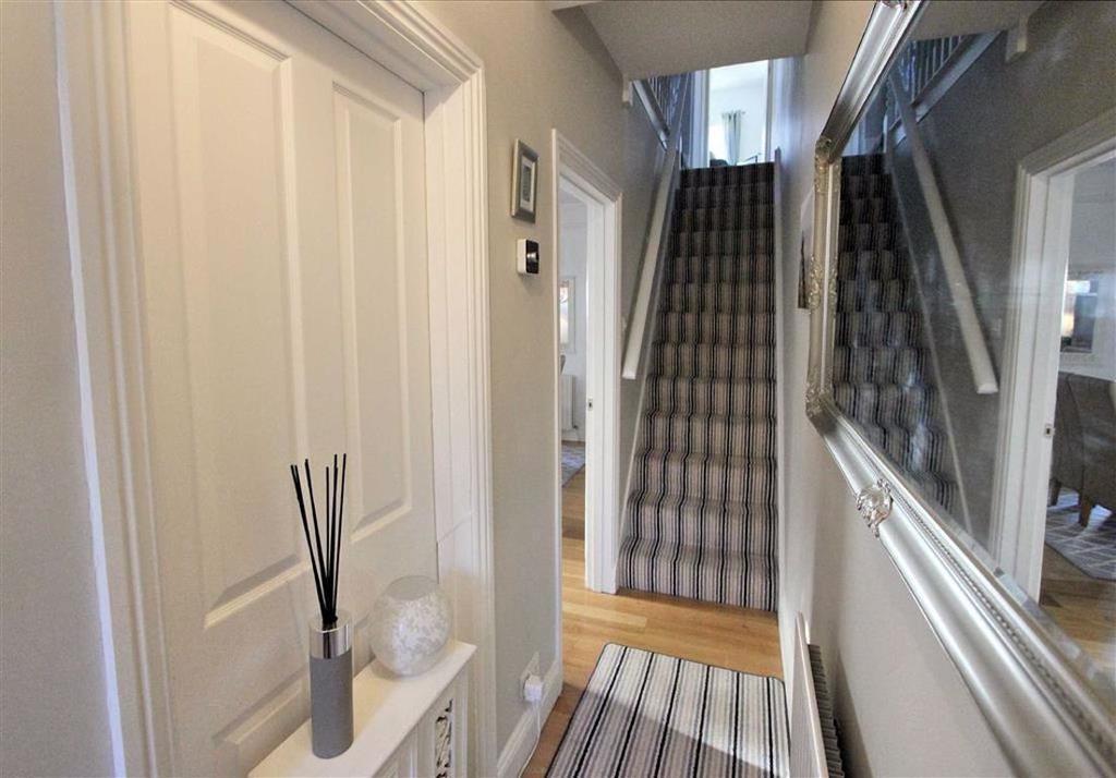Pondcroft Road, Knebworth SG3 6DE 3 bed semidetached house £510,000