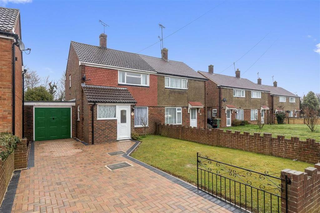 Noakes Meadow Ashford Kent 2 Bed Semi detached House 240 000 noakes-meadow-ashford-kent-2-bed-semi-detached-house-240-000