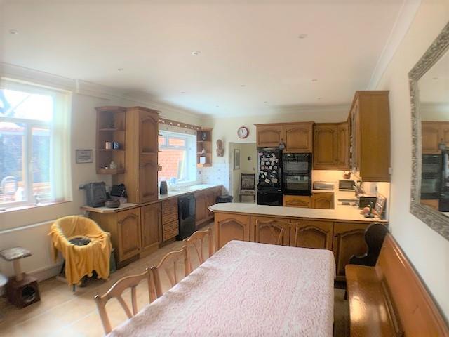 Dining kitchen