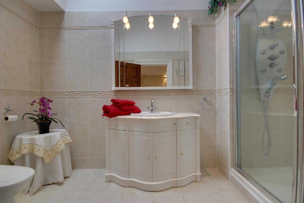 Ensuite shower room