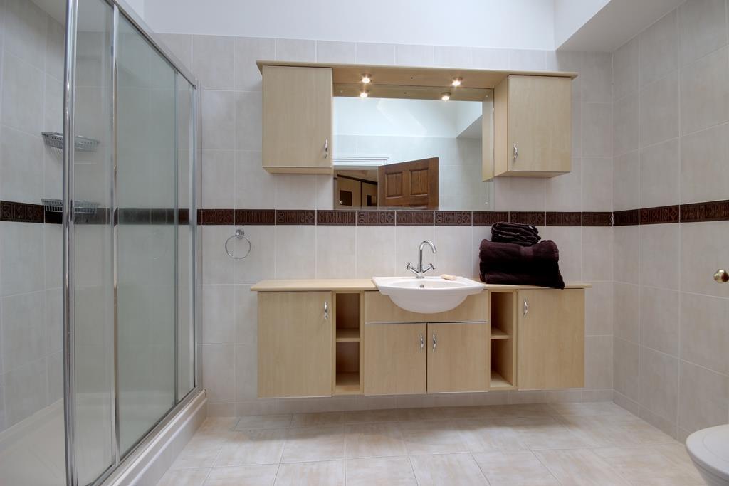 Ensuite shower room