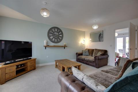 8 Rollitt Close, Anlaby, Hull, HU10 7EW