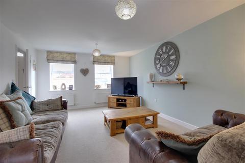 8 Rollitt Close, Anlaby, Hull, HU10 7EW