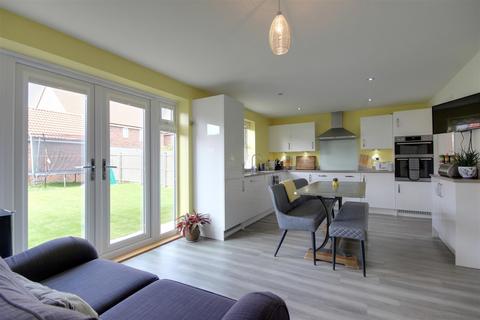 8 Rollitt Close, Anlaby, Hull, HU10 7EW