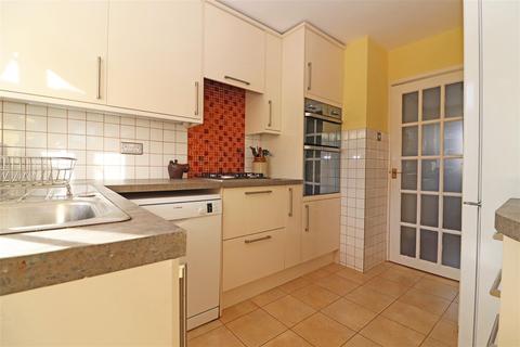 28 Brooklands Way, Redhill, RH1 2BW