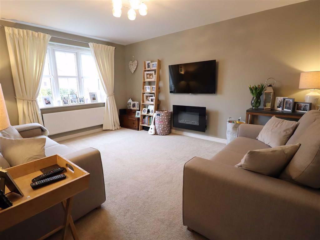 Windlass Drive, Ellesmere, SY12 4 bed detached house £249,995