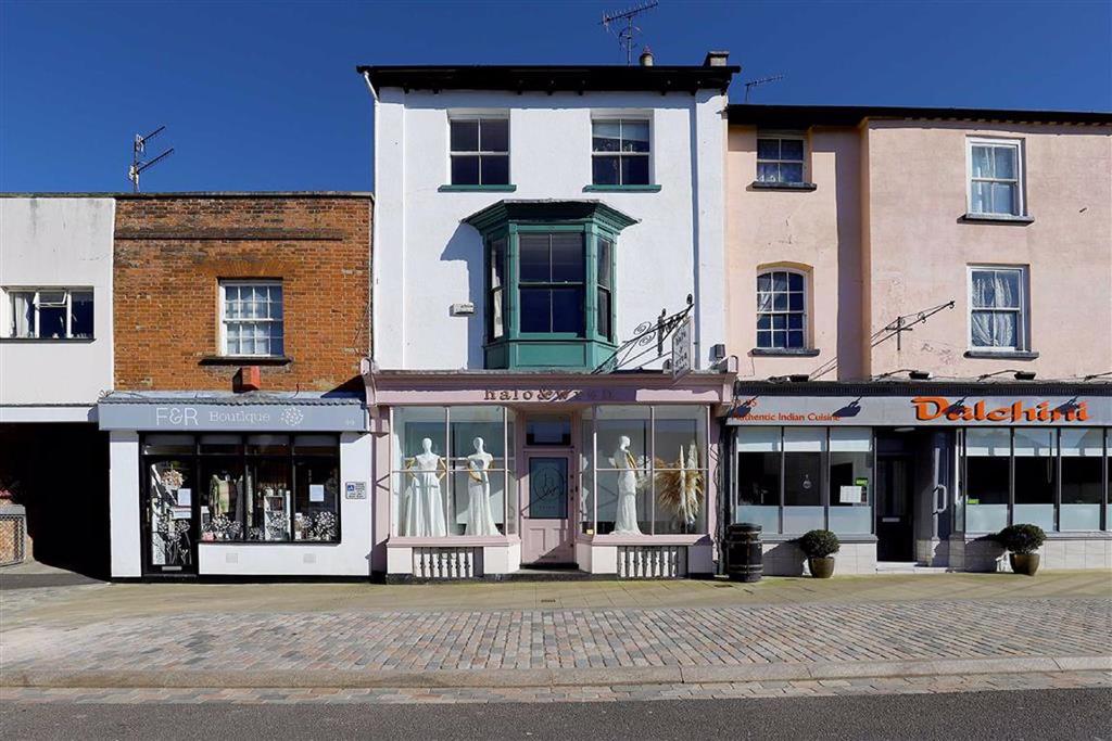 High Street, Hemel Hempstead, Hertfordshire Terraced house £500,000