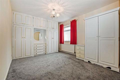 2 The Lawns, Anlaby, Hull, HU10 7HD