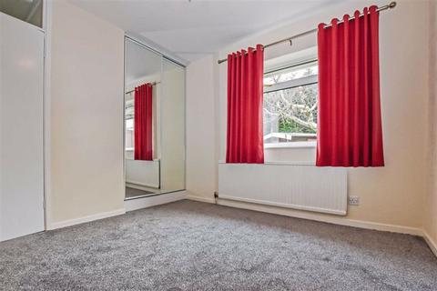 2 The Lawns, Anlaby, Hull, HU10 7HD
