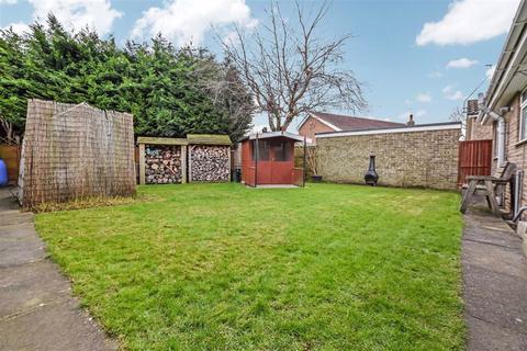 2 The Lawns, Anlaby, Hull, HU10 7HD