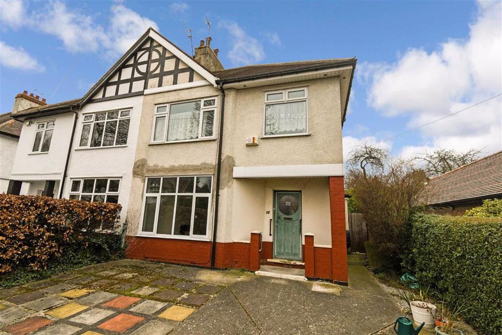 Mead Walk, Hull, East Riding Of... 3 bed semidetached house £189,950