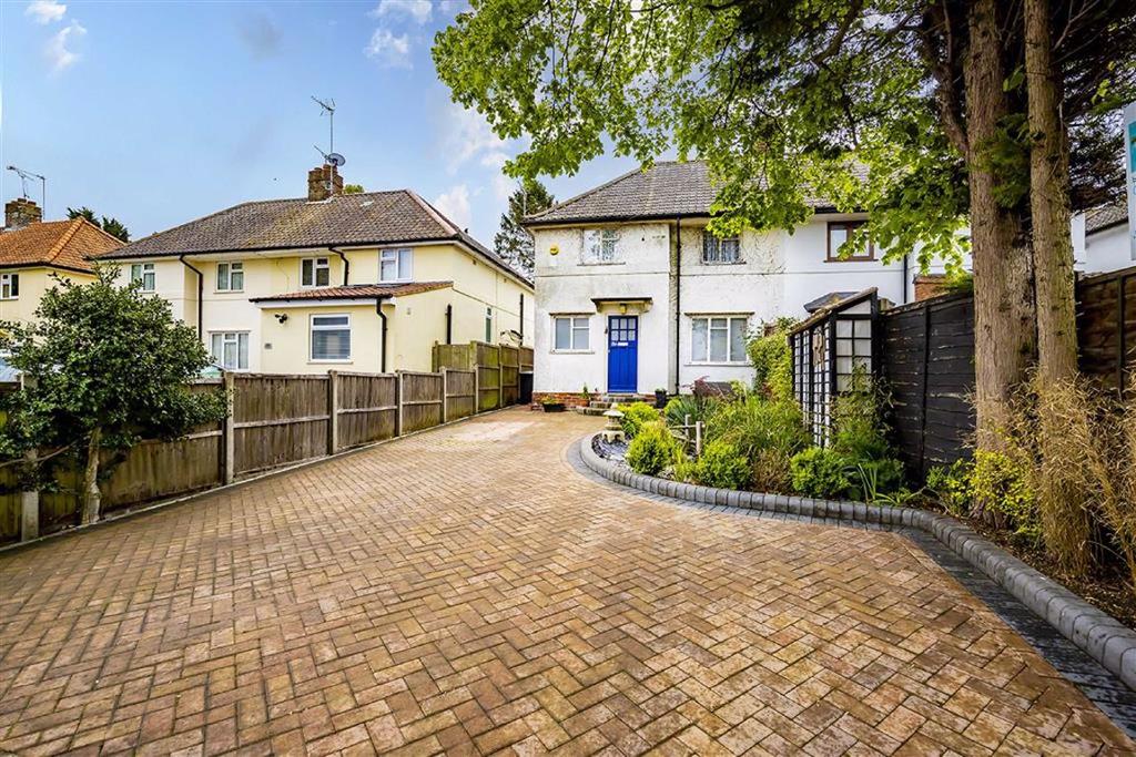 Marford Road, Wheathampstead, Hertfordshire 3 bed semidetached house
