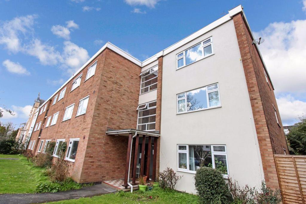 UPPER HOLLY WALK, LEAMINGTON SPA CV32 4JT 2 bed apartment £850 pcm (£