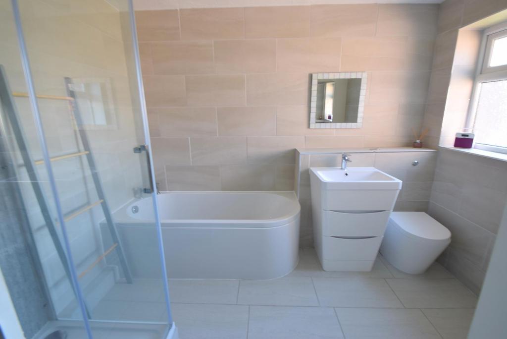 Bathroom (Main)