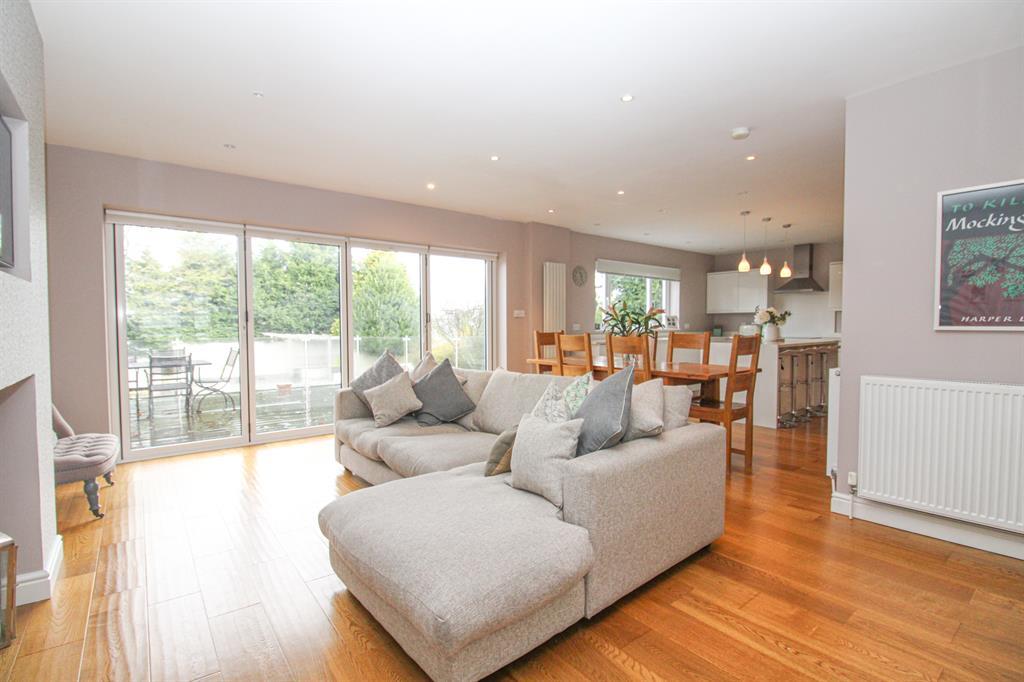 Hawksworth Lane, Guiseley, Leeds, LS20 8HE 5 bed detached house £795,000