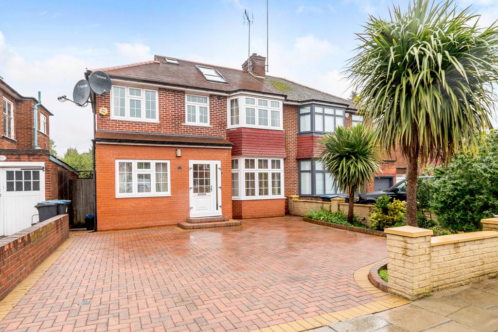The Vale, Southgate, N14 4 bed semidetached house for sale £950,000