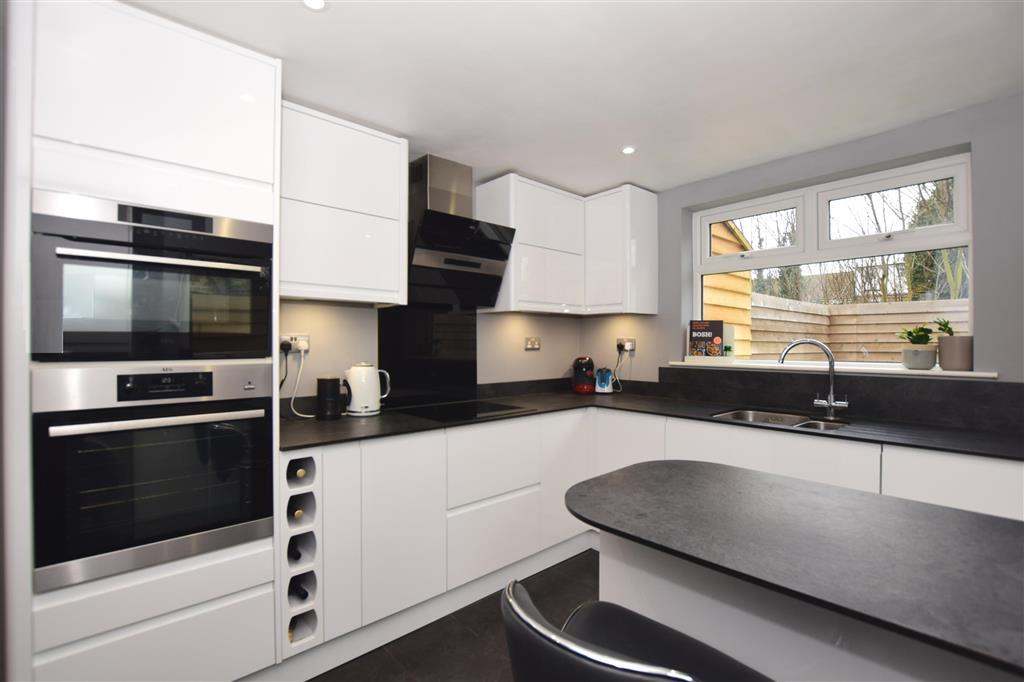 Kitchen/ Breakfast Room