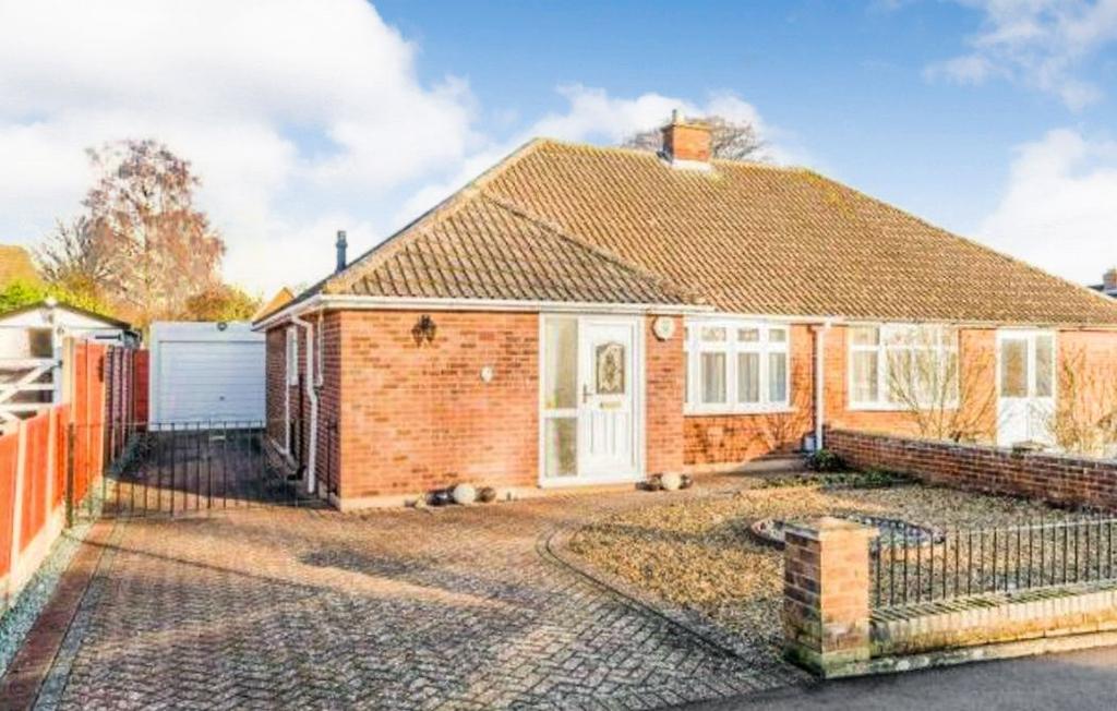 Wingfield Road, Bromham, Bedford 2 bed bungalow £300,000