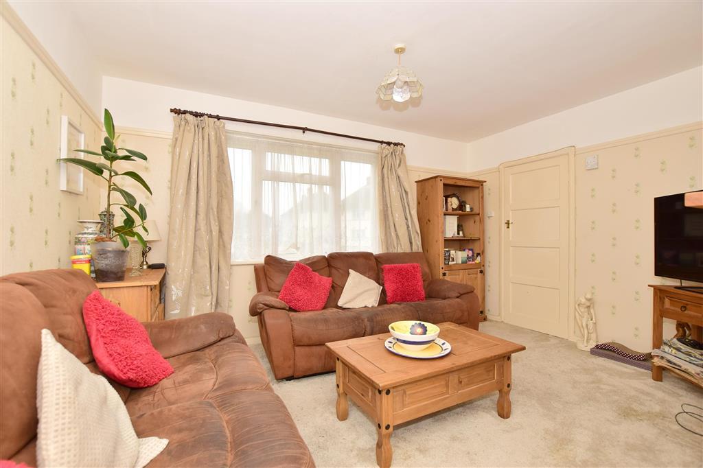 Manor Grove, Sittingbourne, Kent 3 bed semidetached house £290,000