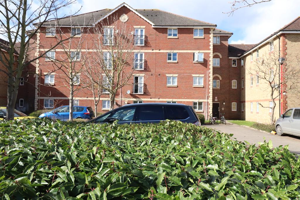 Liberty Court, Stern Close, Barking... 2 bed flat £1,100 pcm (£254 pw)
