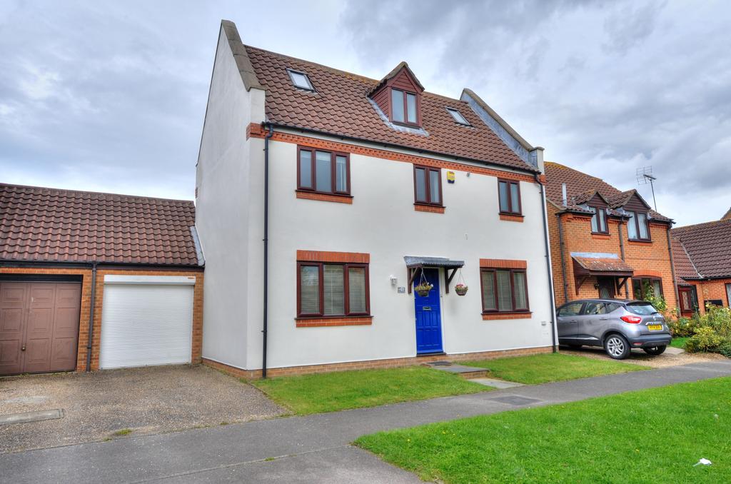 Aldrich Drive, Willen, Milton Keynes... 5 bed detached house £430,000