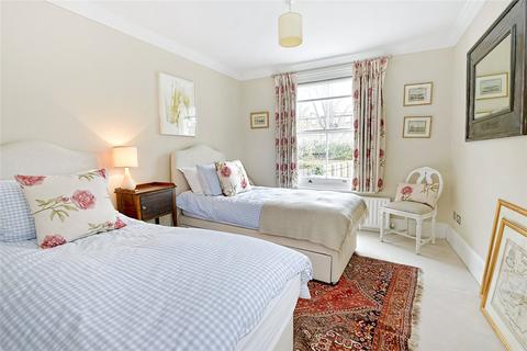 29 Boscombe Road, London, W12 9HT