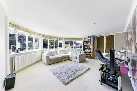 6a Charter Walk, Haslemere, GU27 2AD