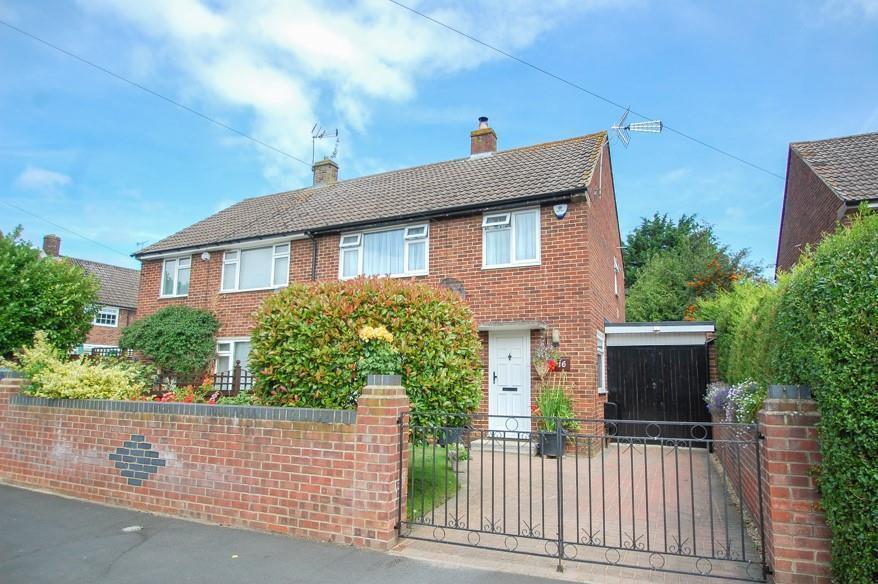 Tubwell Road, Wexham Street, Stoke Poges, SL2 3 bed semidetached house