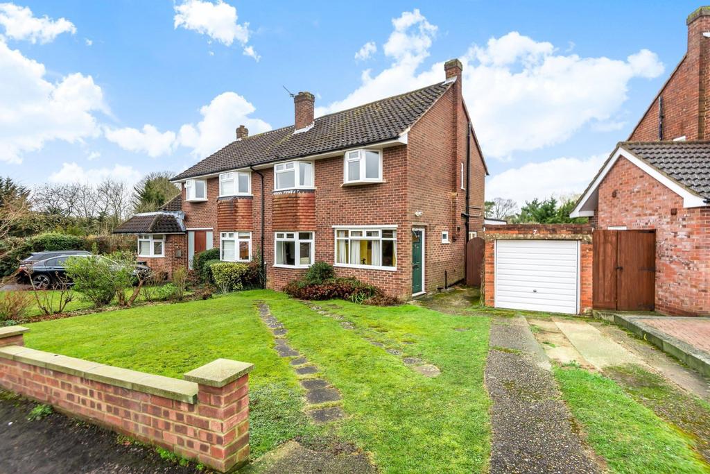 Hazell Way, Stoke Poges, SL2 3 bed semi-detached house - £550,000