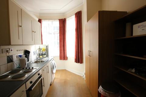 Studio to rent, Chichele Road, Willesden, London, NW2