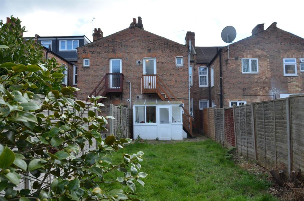 Layton Road, Brentford 1 bed flat £315,000
