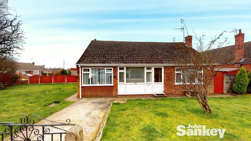 Clipstone Road West, Forest Town, Mansfield 3 bed detached bungalow £
