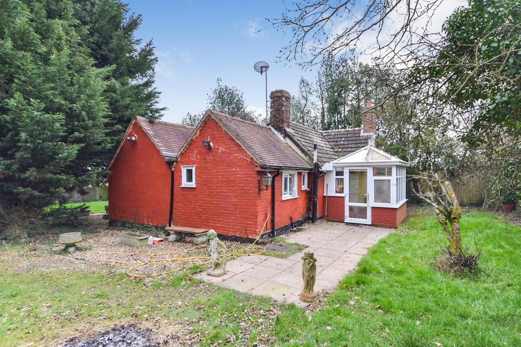 Marlpits Road, Woodham Mortimer 1 bed property with land £450,000